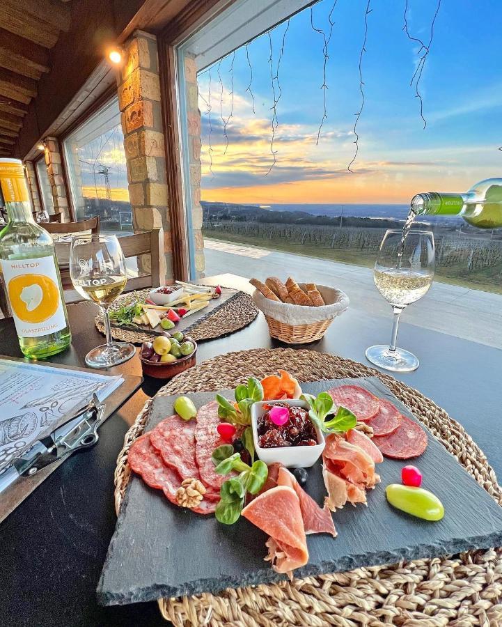 Hilltop Borbirtok&Étterem Otel Neszmély Dış mekan fotoğraf